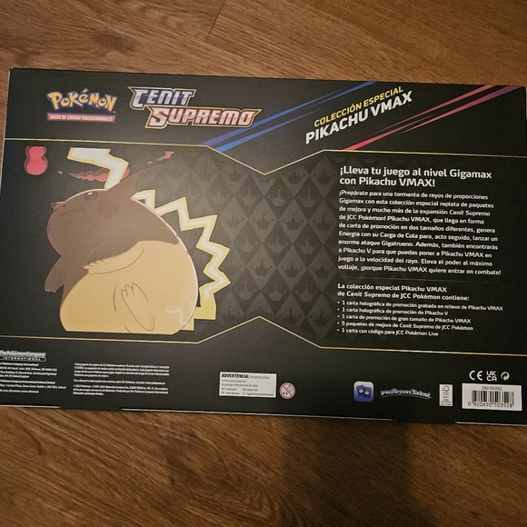 Pokémon TCG: Ultimate Zenith Pikachu VMAX Special Collection in Spanish - Picture 5 of 5